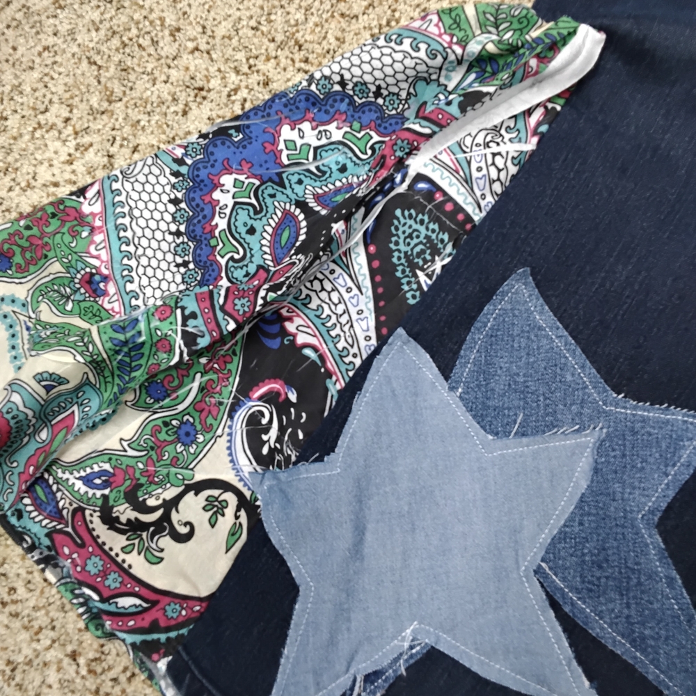 3836 Size 6 Ellie Denim Flare Jeans with Star and Paisley Accents - Picture 3 of 6